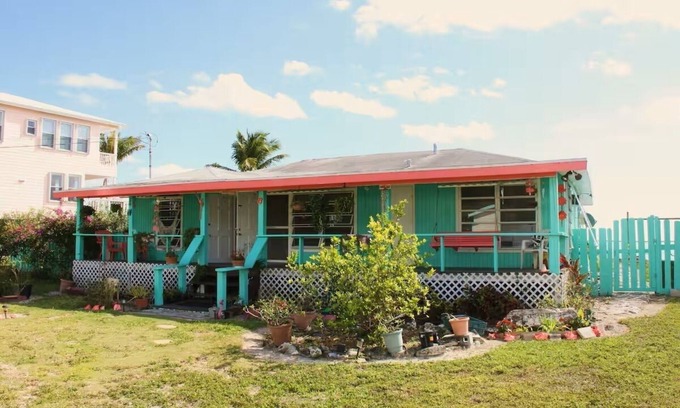 Cherokee House | Bea's Beach Cottage nCasuarina Point Abaco