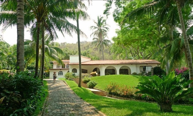 Mizata House | Beach House Surf and Relaxation Get Away from it All!