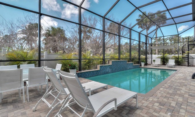 Fort Myers Beach Apartment | Beach 1 Block Poolside Sleeps 4