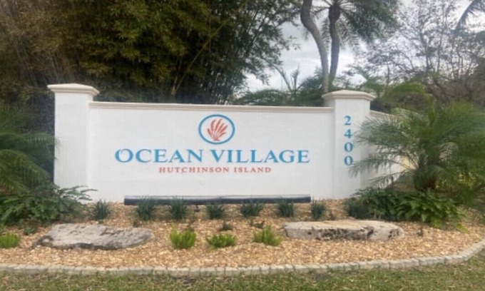 Fort Pierce Condo | Beach,4Pools,Tennis,PickleBall,FitnessCtr,Bocce,Restaurant&Tiki,Golf,RecDept.