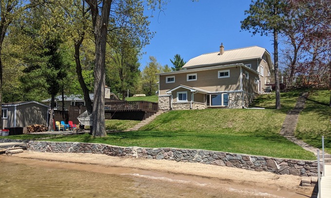 Pine River House | BEACH! 8 Bedroom Lakehouse! Sleeps 24+ Perfect For Families & Groups!