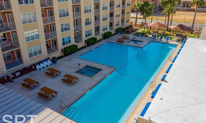South Padre Island Condo | *Beach access Condo * Nice pool/hot tub area w/bbq (Gulfview I – #213) by RedAwning
