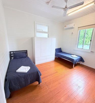 Emu Park Hostel | Beach accommodation with Shared facilities