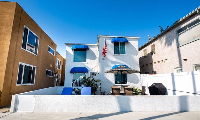 Belmont Shore House | Beach across the street, Alamitos Bay steps away! No hidden Fees!