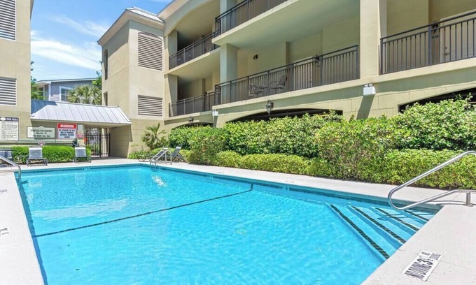 Saint Simons Island Condo | Beach Air -optional BIKES-Pool-Walk 2 Pier Village