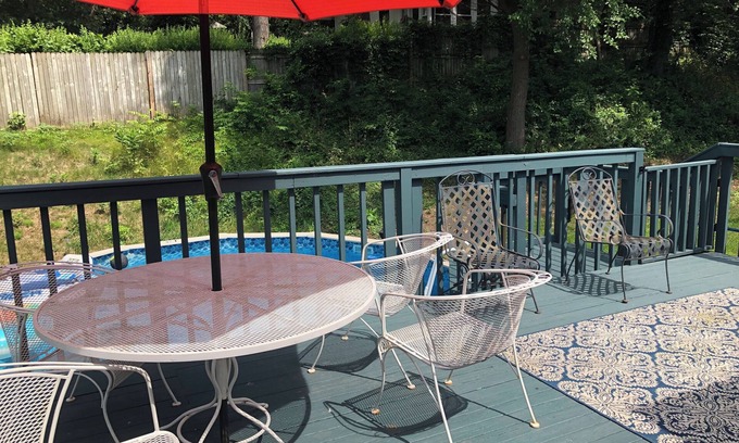 Miller Beach Cottage | Beach and backyard 4-bedroom cottage