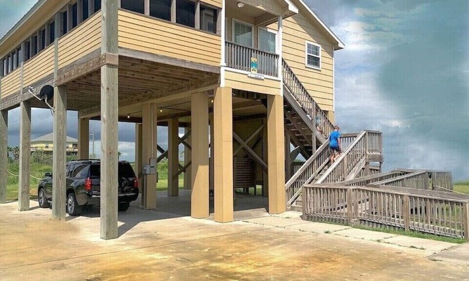 Gilchrist House | Beach And Bay offers the best of both worlds! Both beautiful views in one house