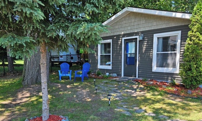 Marquette House | Beach and Bike House 401 East Park Street