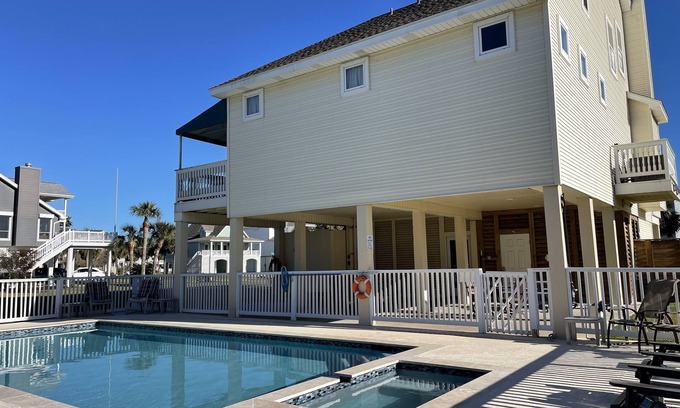 Pirates Beach West House | Beach Bandit! - Private Pool & Spa - Walk to the Beach! - Level II EV Charger