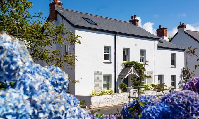 Croyde Villa | Beach Bay Cottage - Four Bedroom Villa, Sleeps 10