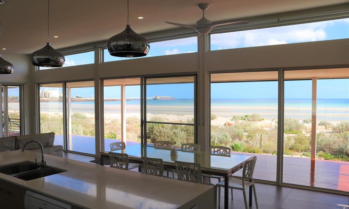 North Beach House | Beach Bliss Wallaroo nAbsolute beachfront location - step straight onto the sand