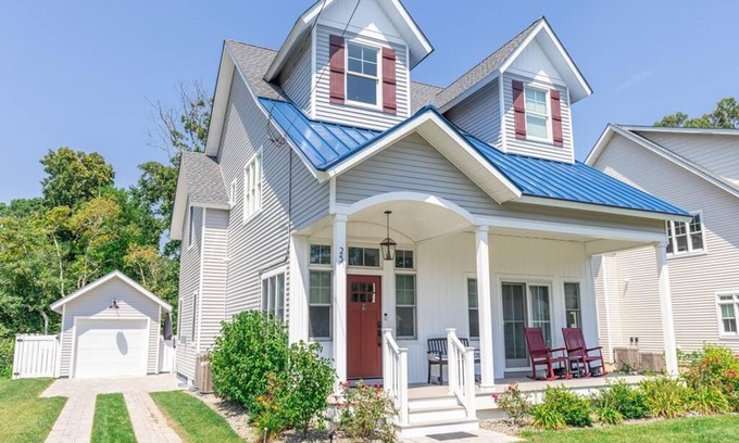 Town Bank House | Beach Block Brand New 4 Bed/3 Bath Home with Pool