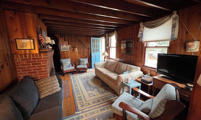 North Beach Haven House | Beach-block Bungalow at LBI: Classic wood-paneled Cape Cod, 100 yards from beach