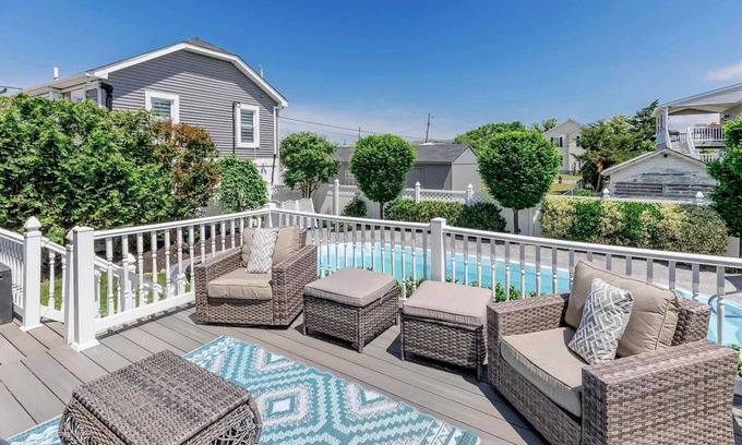 Villas House | Beach Block Shoreline Retreat with Pool & Fire Pitn1 Minute Walk to Beach