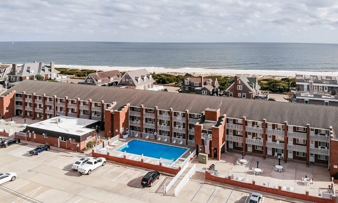 Admiral Estates Condo | Beach Block W/Ocean View & Pool now booking for 2025