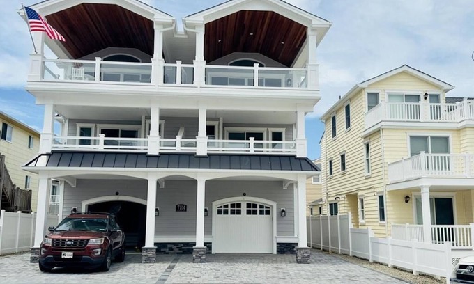 Townsend's Inlet Condo | Beach Block with Elevator in Sea Isle City