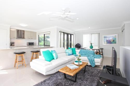 East Mackay House | Beach Breeze Holiday House