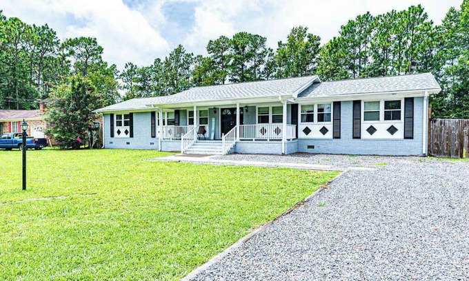 Murraysville House | Beach Bum Game House Games and Salt Pool