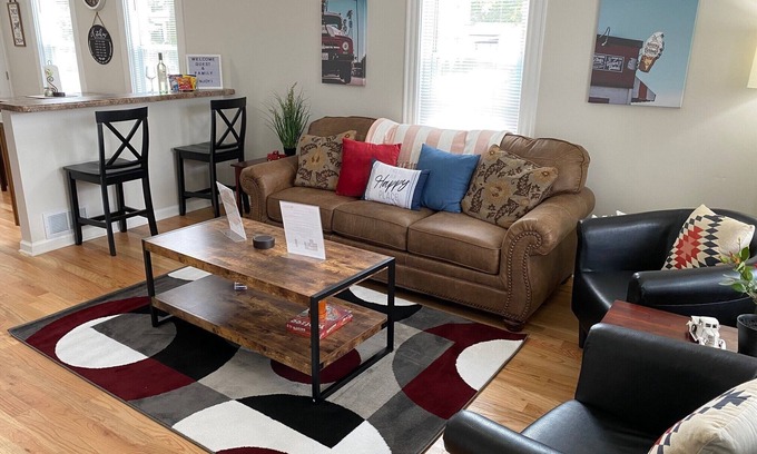 Racine House | Beach Bum! Pro Cleaned, Self Check in Sleeps 8