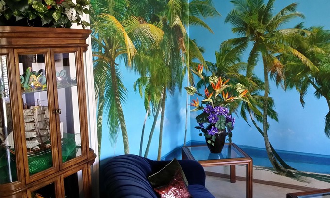 Bakersfield House | Beach Bungalow, garage, fenced in front yard, pet door and Wi-Fi