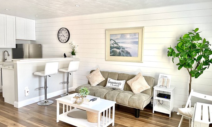 Northeast Virginia Beach Condo | Beach Bungalow on the Boardwalk