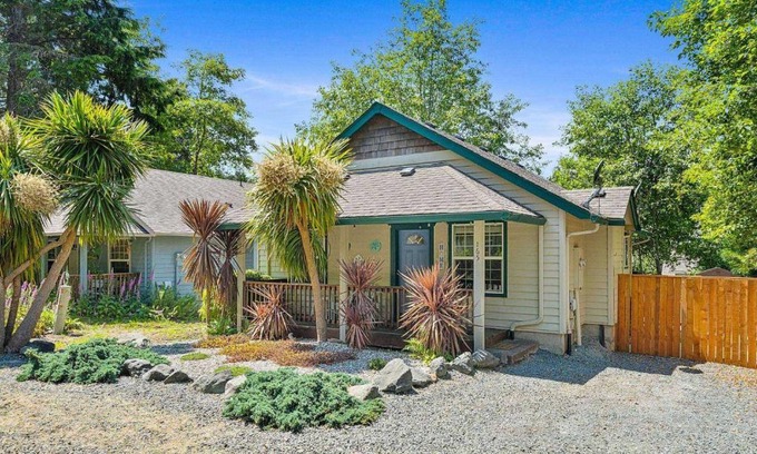Rockaway Beach House | Beach Bungalow