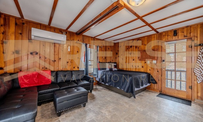 Lake Ozark Cabin | Beach Cabin #5, Private/Shared Beach - Cabin #5