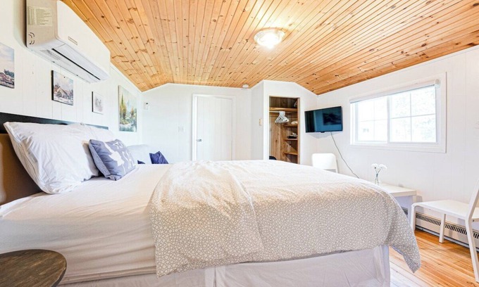 Magnetawan Cabin | Beach Cabin On Lake Cecebe- Maijac Resort & Marina