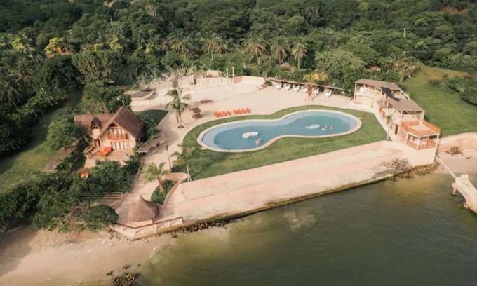 Tierra Bomba Island Villa | Beach Club Hi Cartagena