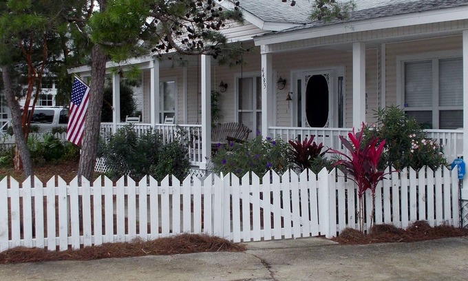 Clipper Cove Cottage | BEACH COTTAGE 3BR, NEW GOLF CART W/HOUSE, PORCH SWING, 30 STEPS TO POOL, PETS!