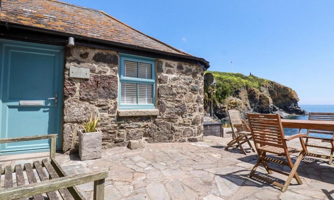 Cadgwith House | Beach Cottage