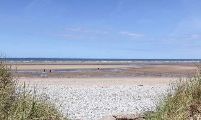 Kinmel Bay Cottage | BEACH COTTAGE, pet friendly, country holiday cottage in Conwy