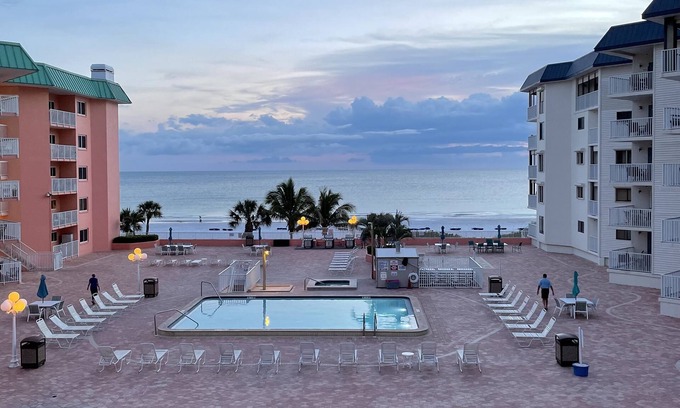 Redington Shores Condo | Beach Cottages Beachfront - Your Escape Awaits! Sun, Secure, Family Friendly