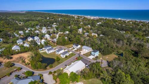 North Litchfield Beach House | Beach Cruiser Cottage home by Peace Vacations