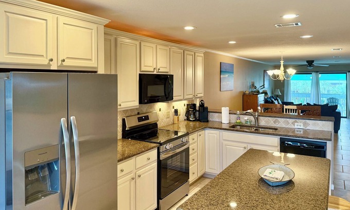 Villa Sabine Condo | Beach Daze! ❤️ Heart of Pcola Beach! 🏝️ Veteran owned.🇺🇸