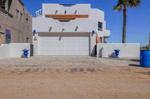 Jimenez House | Beach & Desert Oasis