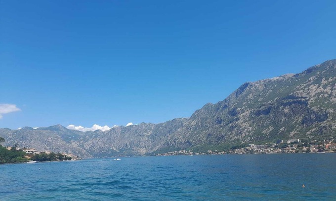 Kotor House | Beach edge, 4-Bed House in Muo Kotor