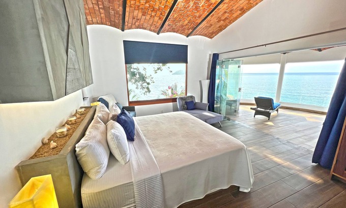 Los Pescadores House | Beach Front, Amazing, Private Home