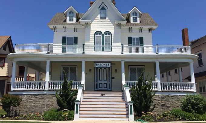 Cape May Condo | Beach Front, 1 Bed Room Condo, Sleep 6 People, With Large Wrap Around Porch