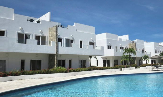 Dixon Cove Apartment | Beach Front 2 rooms villa Roatan