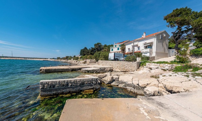 Kosljun Apartment | Beach front apartment in Kosljun