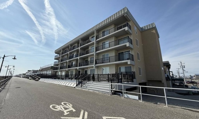 Sea Isle City Condo | Beach Front Condo with Fantastic Views