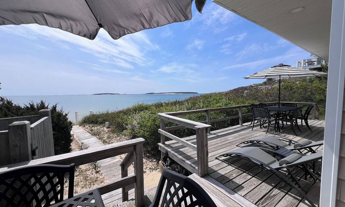Indian Neck Heights Cottage | Beach Front Cottage With Spacious Deck (1465)