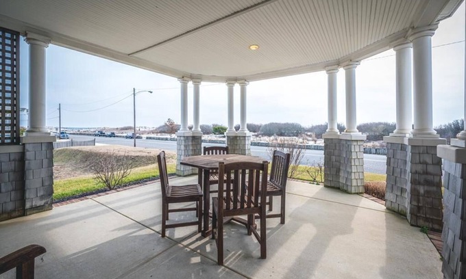 Admiral Estates House | BEACH FRONT HOME WITH POOL