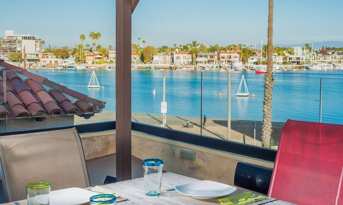Belmont Shore House | Beach front house centrally located to all popular attractions