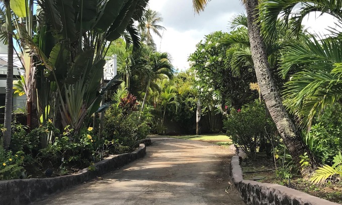 Kalama Tract House | BEACH FRONT KAILUA ESTATE, OCEAN VIEWS, HUGE LUSH PRIVATE HISTORIC PROPERTY
