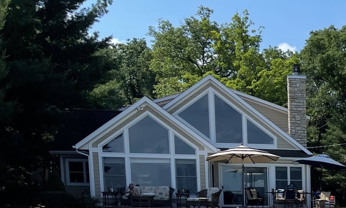 Baldwin Cottage | Beach Front Lake House