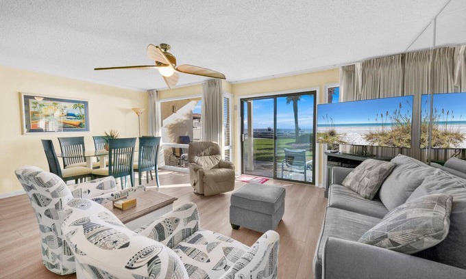 Fort Bay Condo | ☀️Beach Front-Pool + HotTub-Latitude 29 #2☀️
