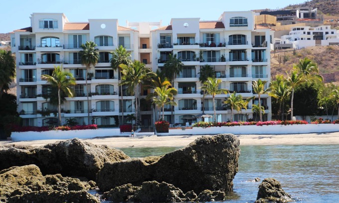 La Paz Condo | Beach Front Penthouse Condo La Concha, Restaurant, Pool, Bar, Jacuzzi, Beach.