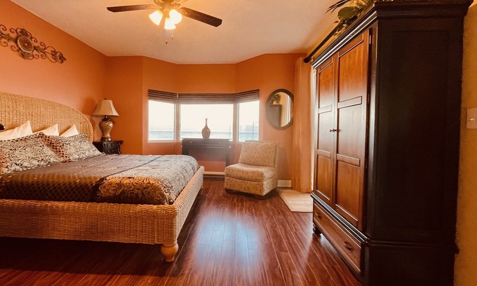 El Centro Beach Condo | Beach front. - STUNNING 1593 ft beachfront condo. - No elevators needed